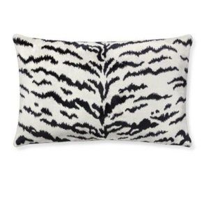 House of Scalamandre Tiger Print 14”x22” Pillow in Off White/Black – NWT
